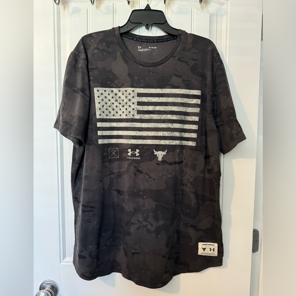 Under Armour Project Rock Men’s  Short Sleeve Freedom T Shirt Sz XL